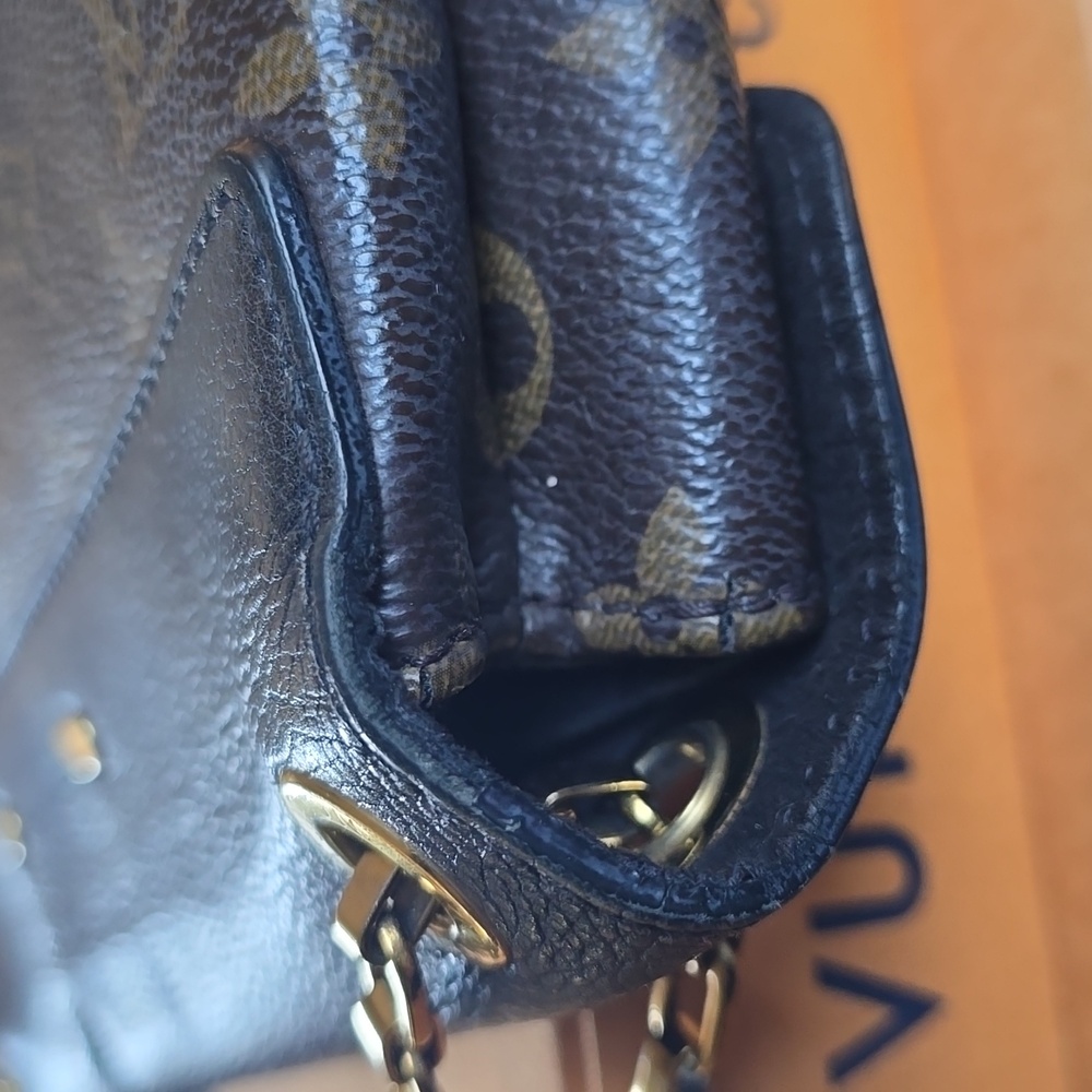 Louis Vuitton, Pallas Shoulder/Crossbody Chain Monogram Canvas Bag with Calfskin - Picture 8 of 16